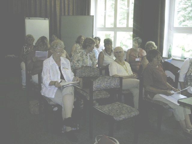 Erwartungsvolle Seminarteilnehmerinnen