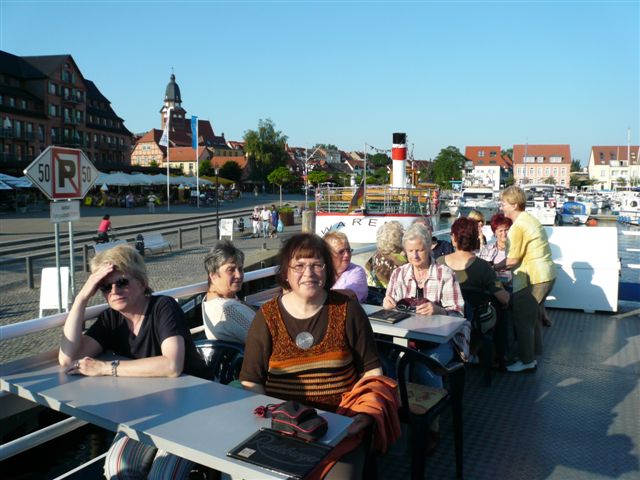 Auf zur Fahrt auf die M�ritz - Im Hafen von Waren