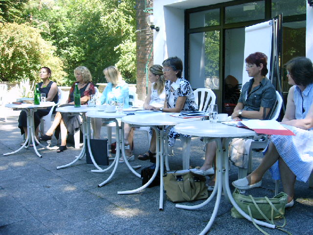 Podiumsdisskussion - Das Podium: Moderation Dr. Ellen Sessar-Karpp