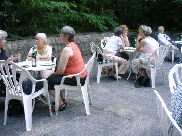Diskussion �ber das Seminar beim Grillabend 